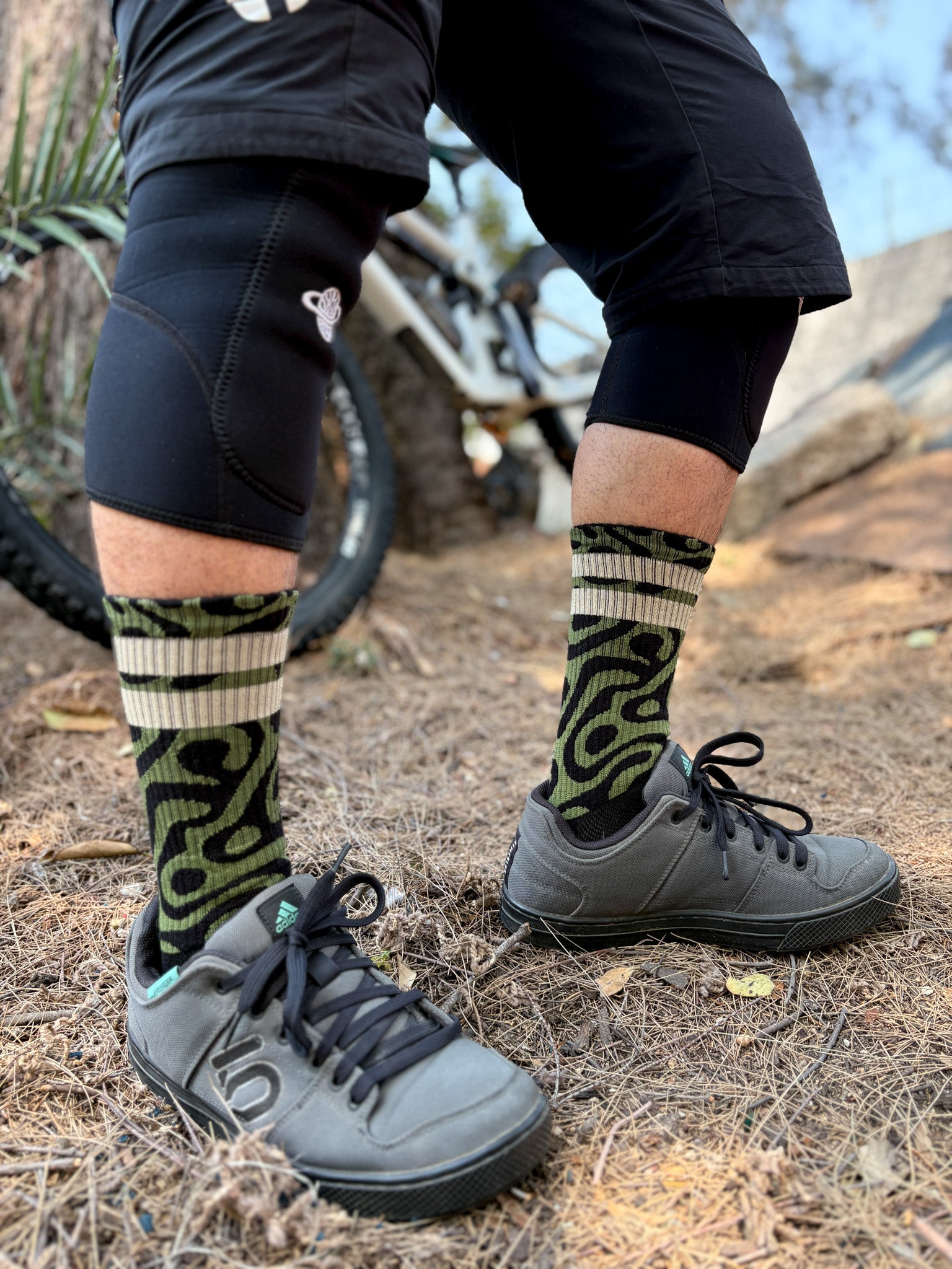 CALCETAS LOCAL RACING RAW COLLECTION